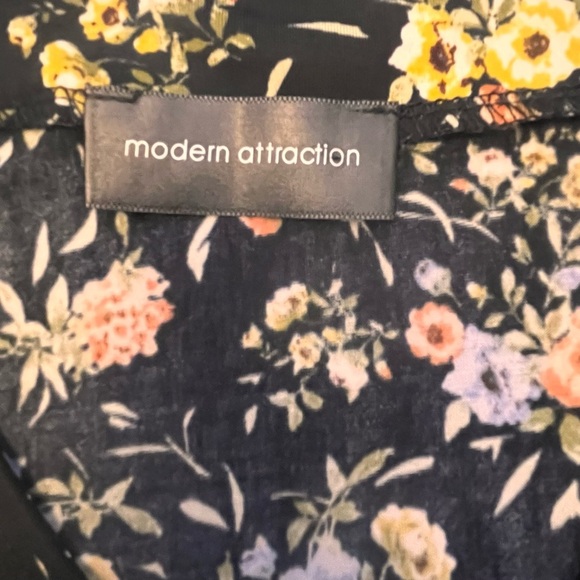 MODERN ATTRACTION Women’s floral tank dual strap vShaped size XL - Picture 3 of 8